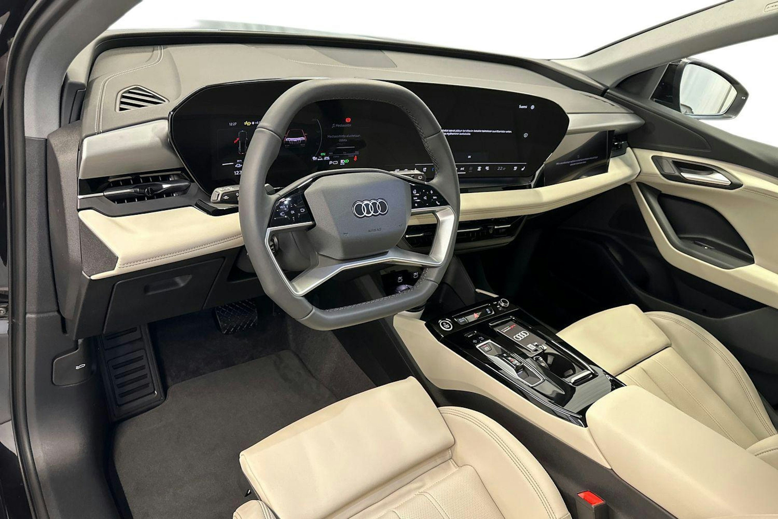 mythos musta Audi Q6 e-tron 2026 kuva 3.