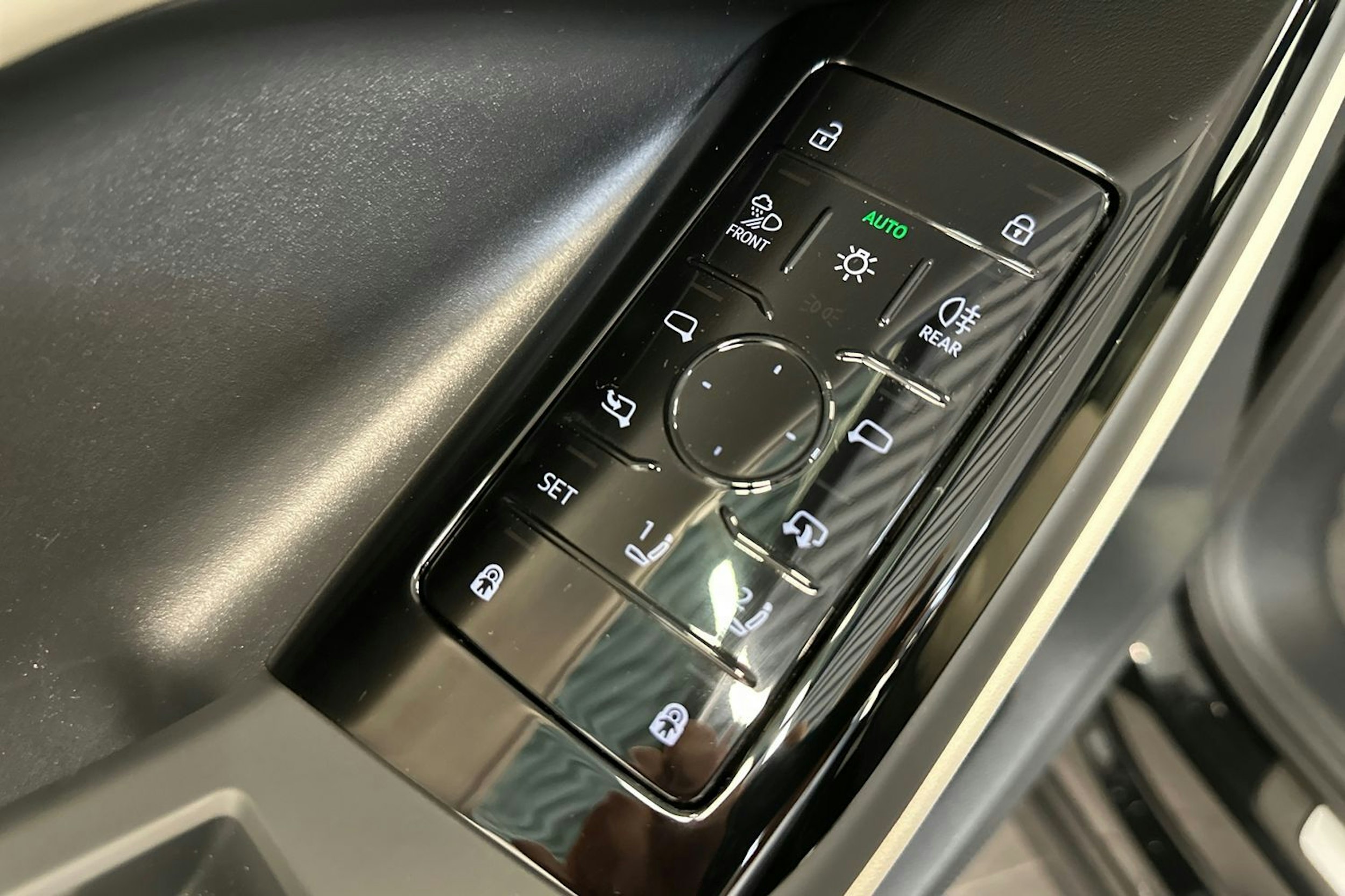 mythos musta Audi Q6 e-tron 2026 kuva 12.