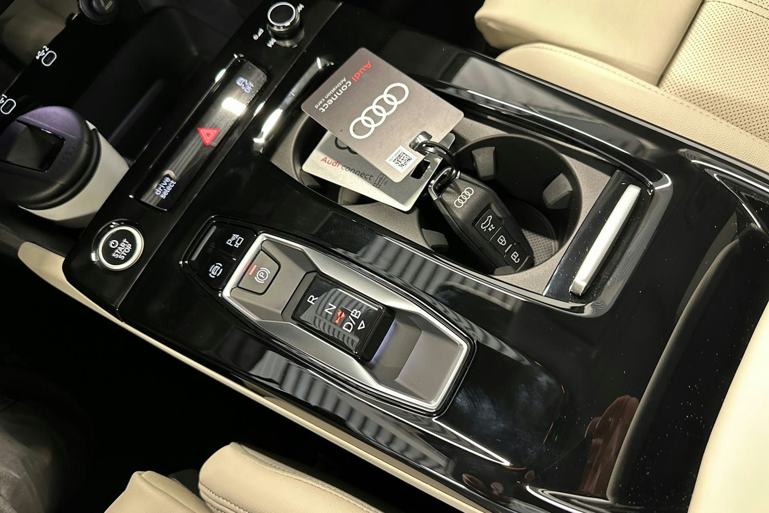 mythos musta Audi Q6 e-tron 2026 kuva 18.