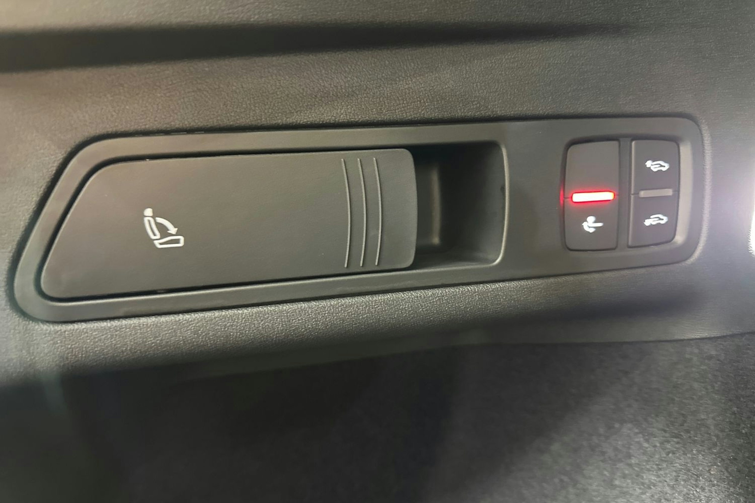 mythos musta Audi Q6 e-tron 2026 kuva 23.