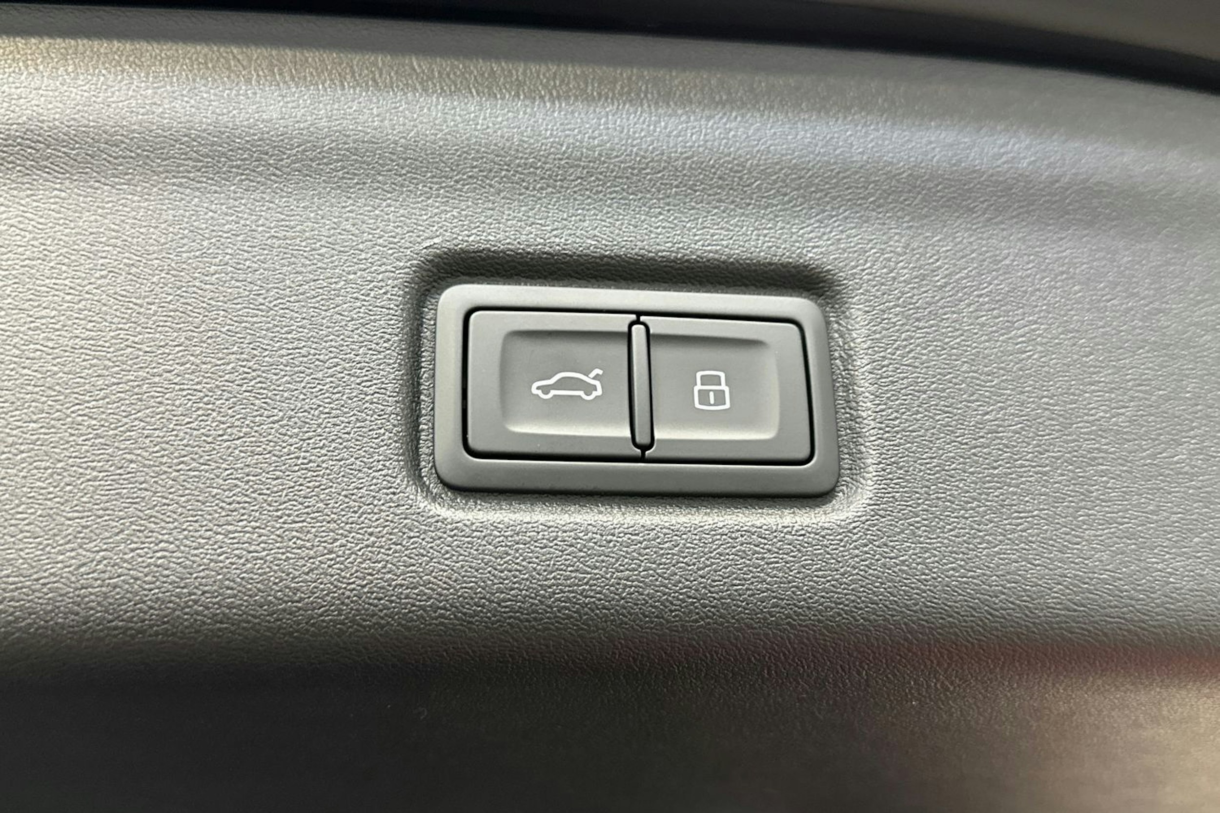 mythos musta Audi Q6 e-tron 2026 kuva 25.