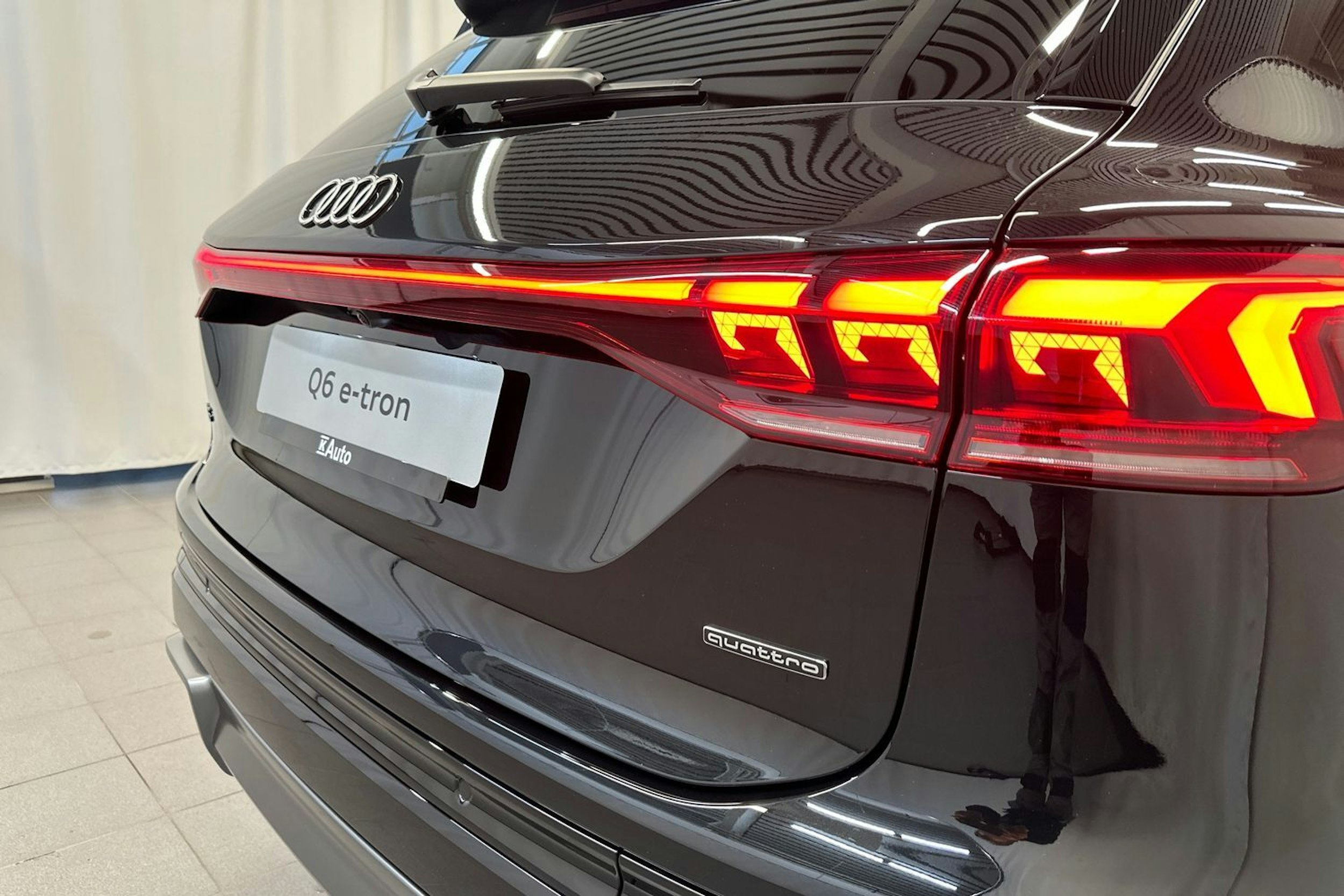 mythos musta Audi Q6 e-tron 2026 kuva 28.