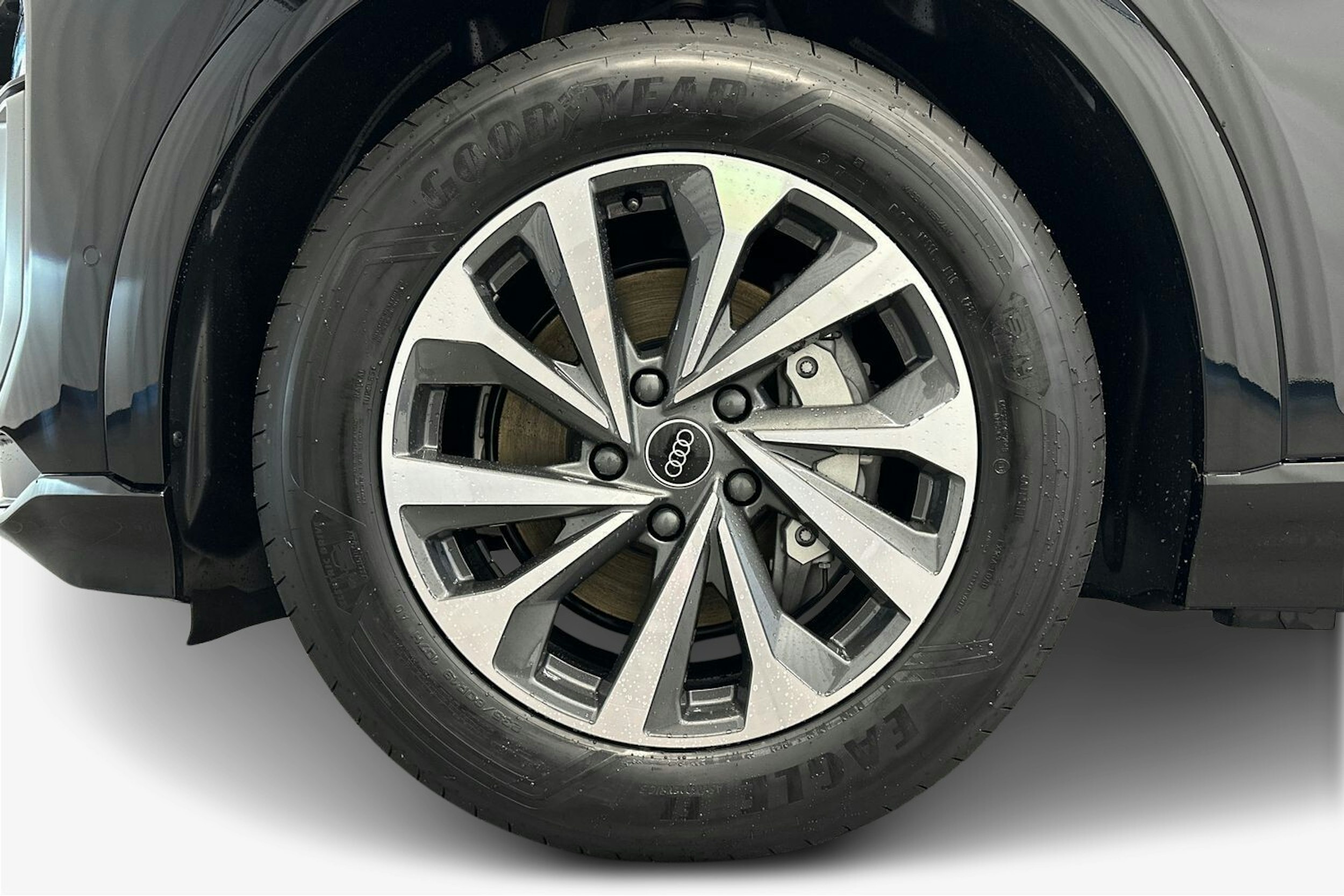 mythos musta Audi Q6 e-tron 2026 kuva 34.