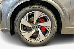 daytona harmaa Audi Q6 e-tron 2026 kuva 9.