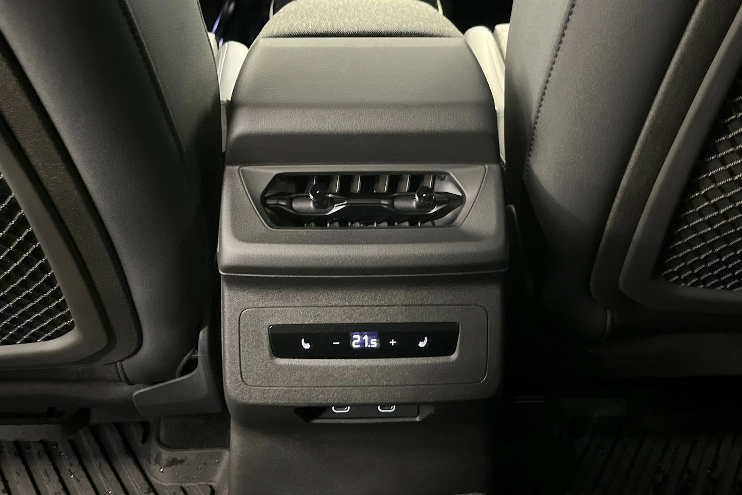 daytona harmaa Audi Q6 e-tron 2026 kuva 14.