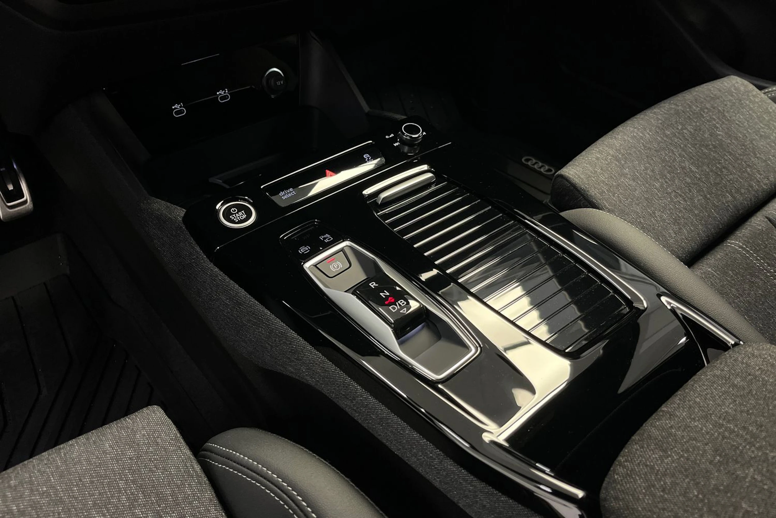 daytona harmaa Audi Q6 e-tron 2026 kuva 18.