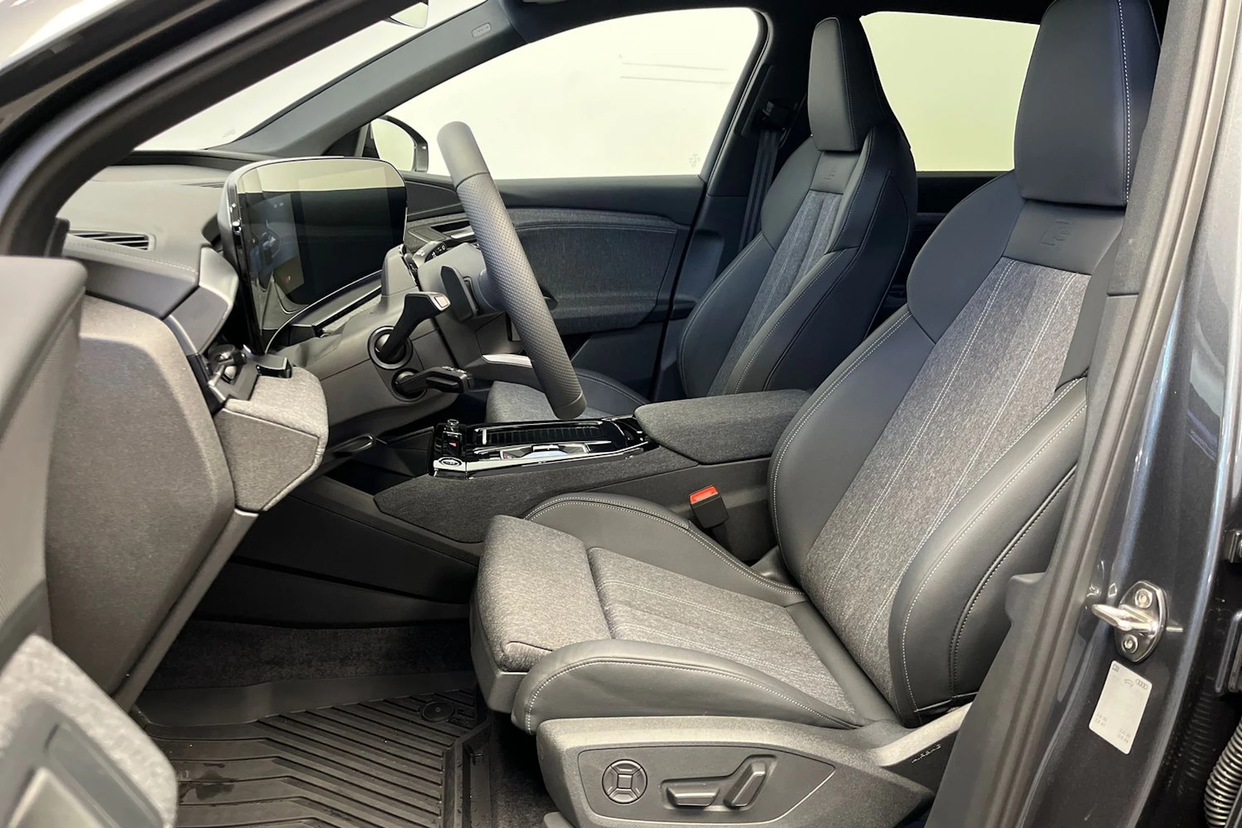 daytona harmaa Audi Q6 e-tron 2026 kuva 19.