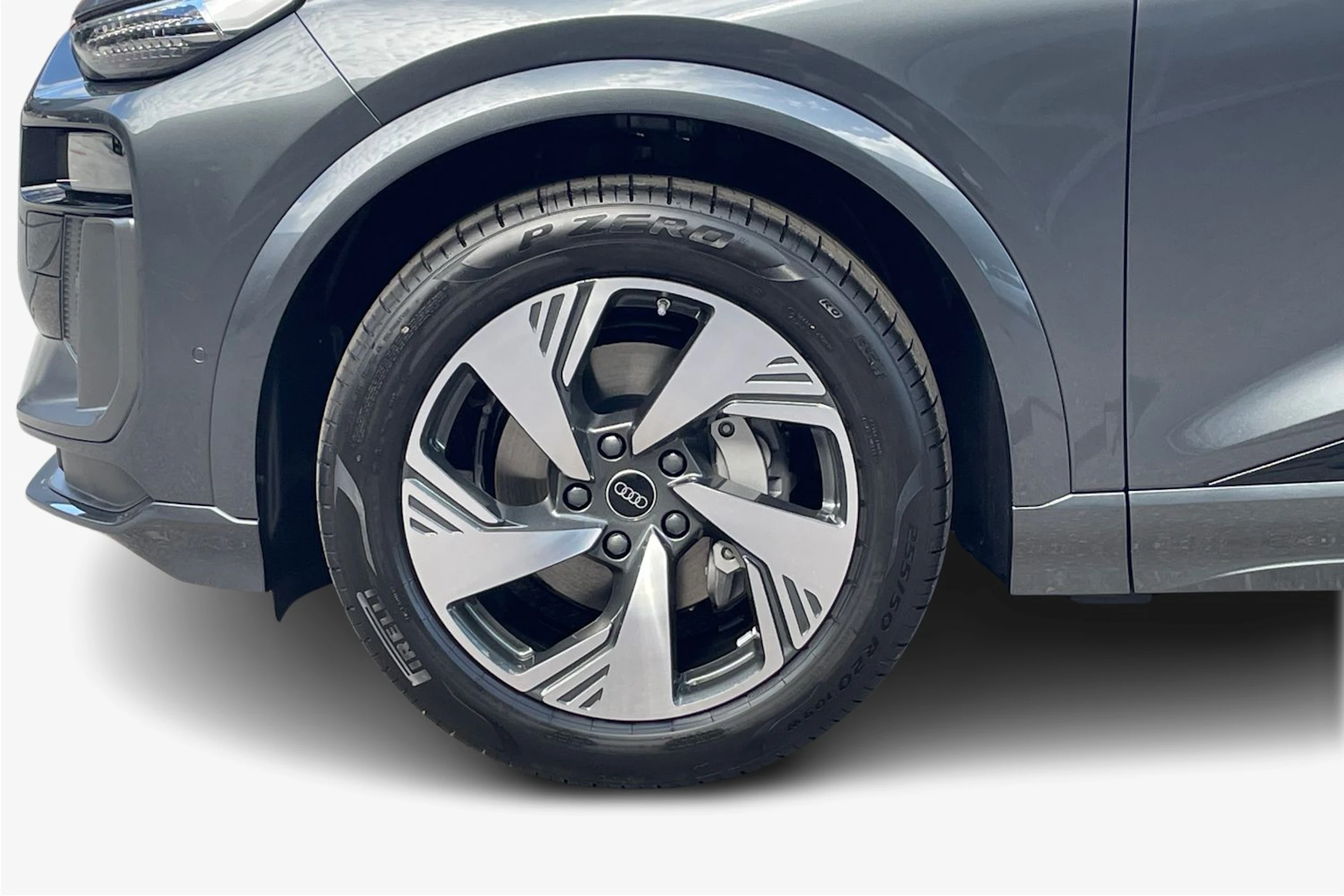 harmaa Audi Q6 e-tron 2026 kuva 9.