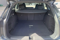harmaa Audi Q6 e-tron 2026 kuva 11.