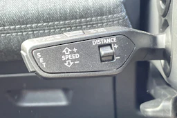 harmaa Audi Q6 e-tron 2026 kuva 18.