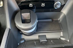 harmaa Audi Q6 e-tron 2026 kuva 21.