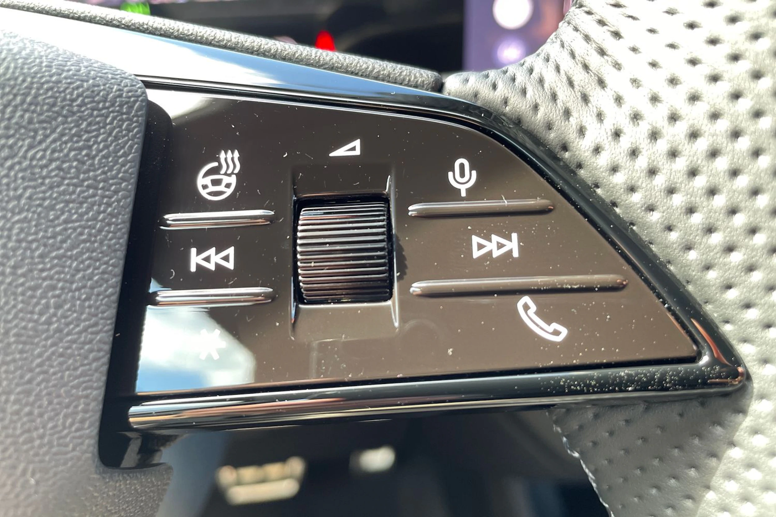 harmaa Audi Q6 e-tron 2026 kuva 23.