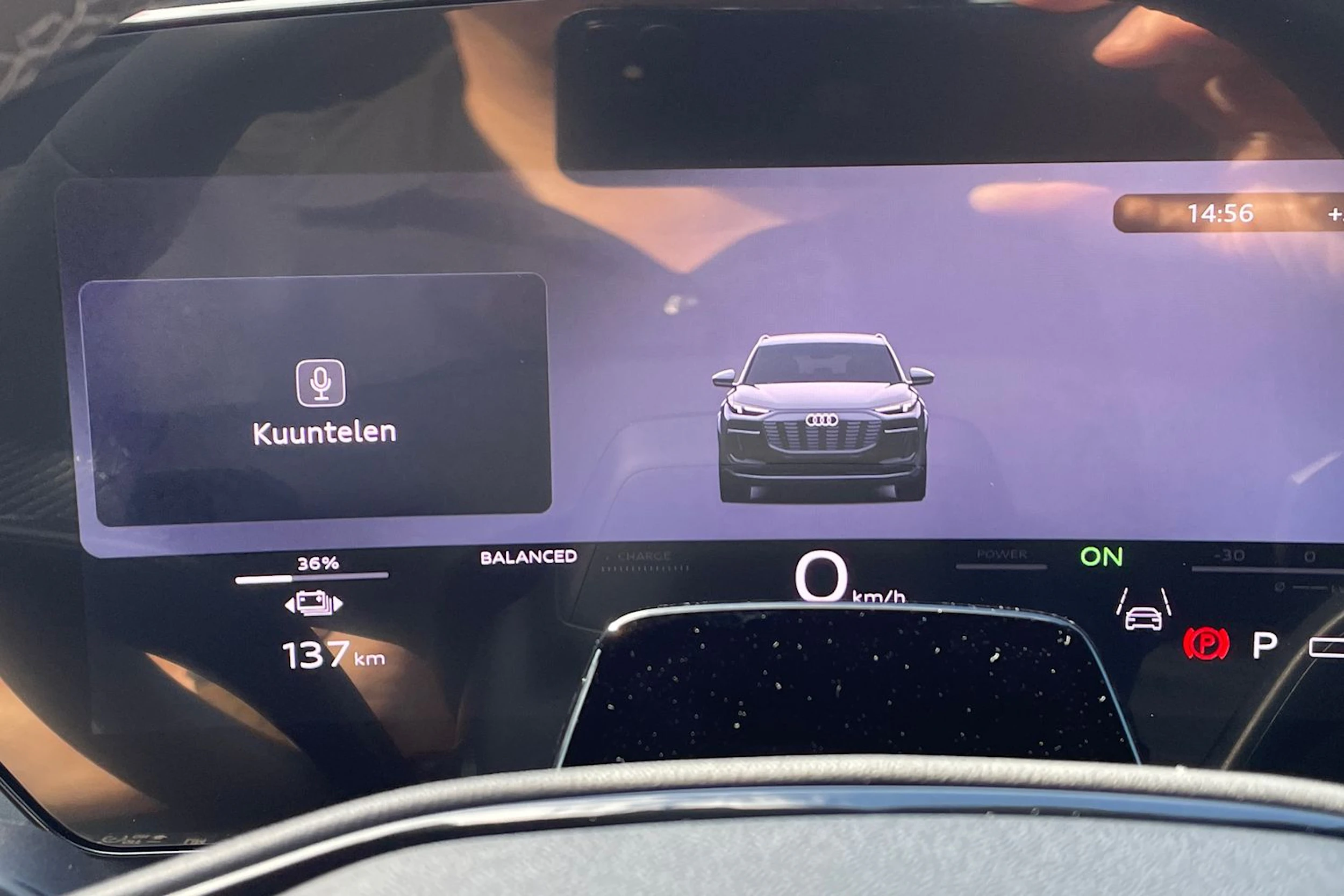 harmaa Audi Q6 e-tron 2026 kuva 25.