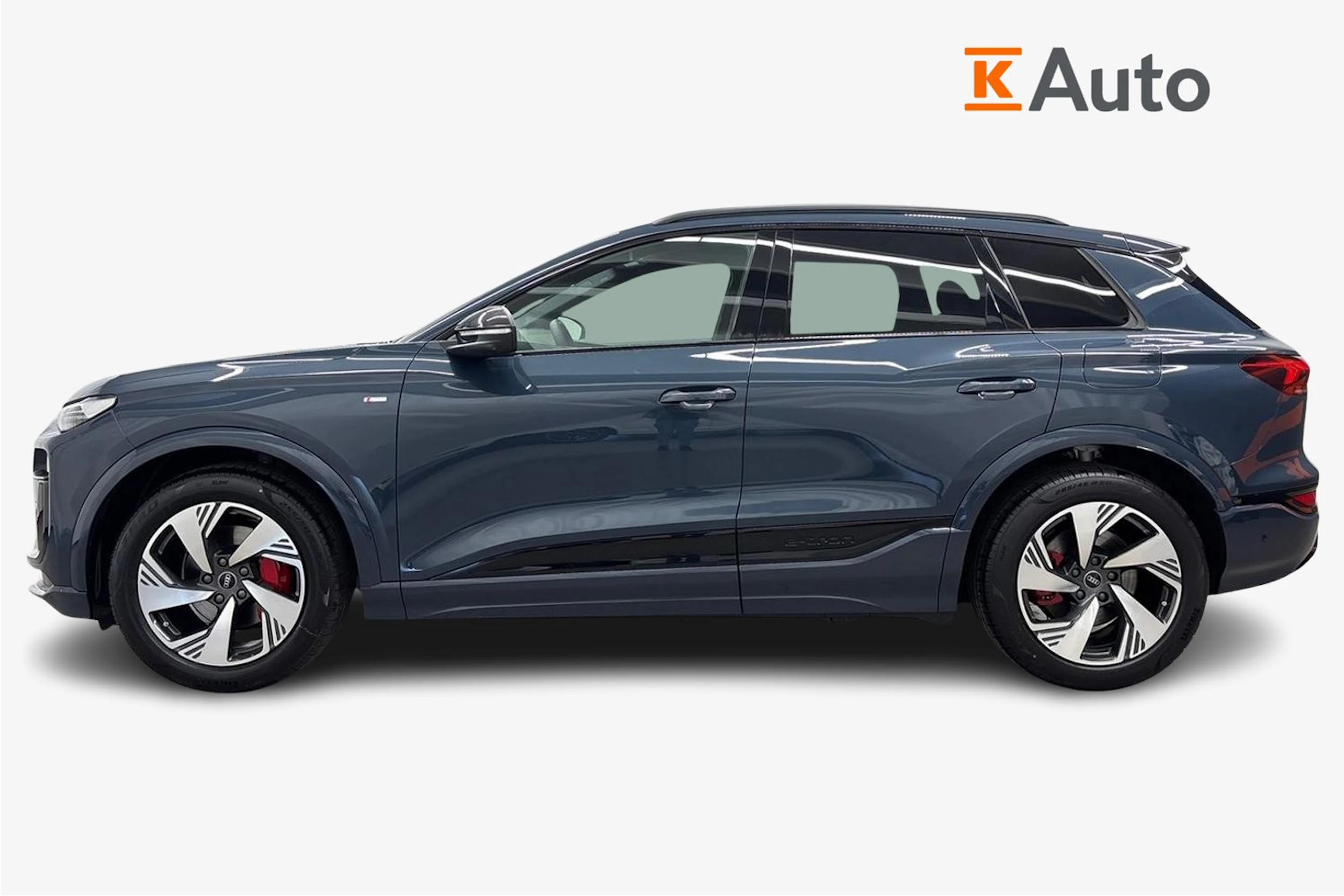 met. sininen Audi Q6 e-tron 2026 kuva 5.