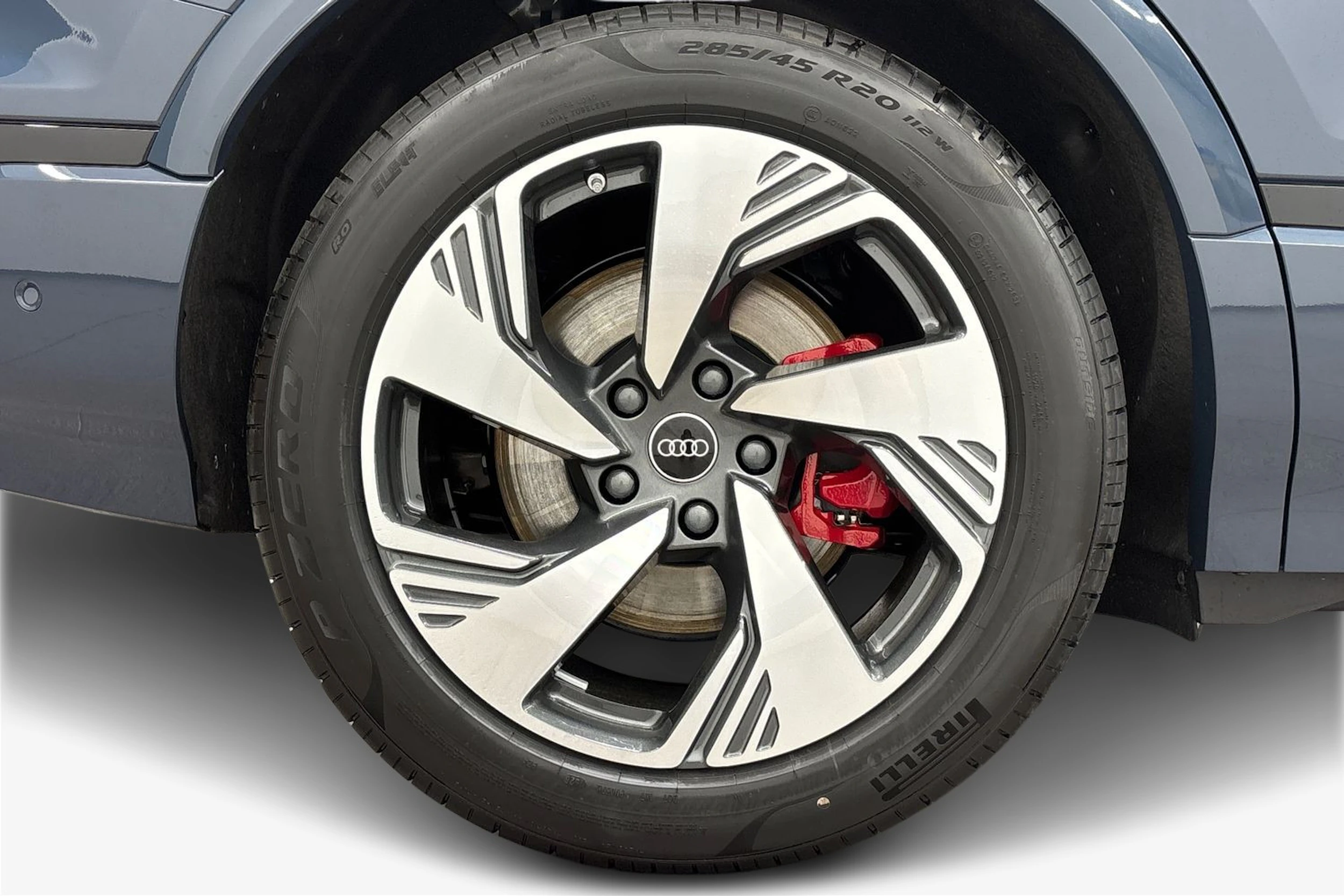 met. sininen Audi Q6 e-tron 2026 kuva 9.