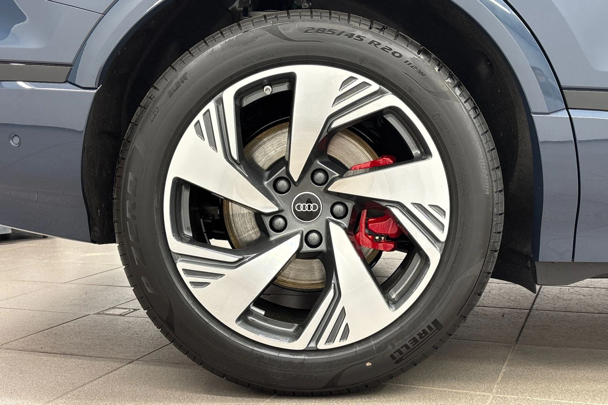 met. sininen Audi Q6 e-tron 2026 kuva 10.