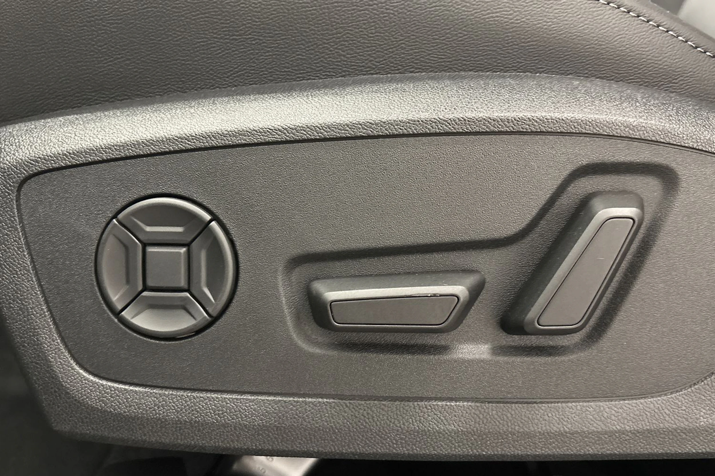met. sininen Audi Q6 e-tron 2026 kuva 14.