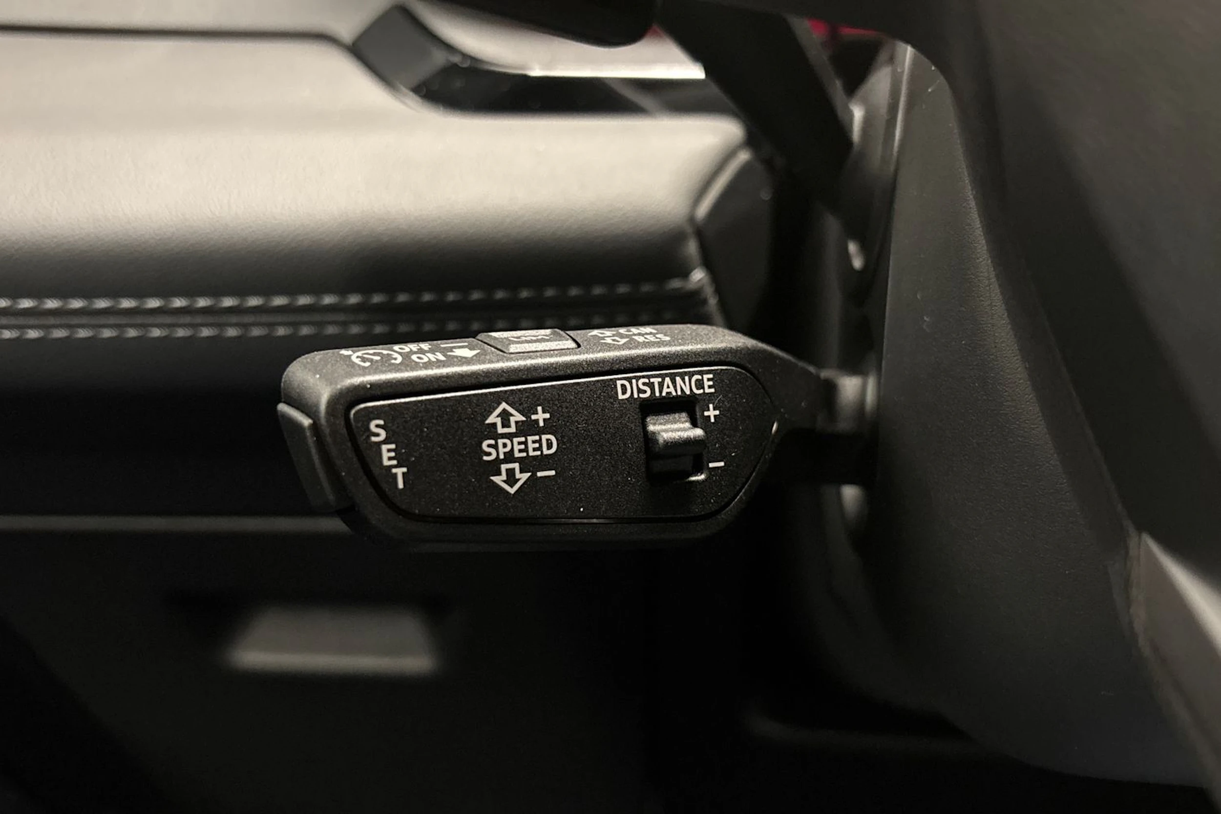 met. sininen Audi Q6 e-tron 2026 kuva 19.