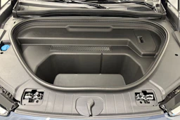 met. sininen Audi Q6 e-tron 2026 kuva 22.