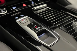 met. sininen Audi Q6 e-tron 2026 kuva 32.
