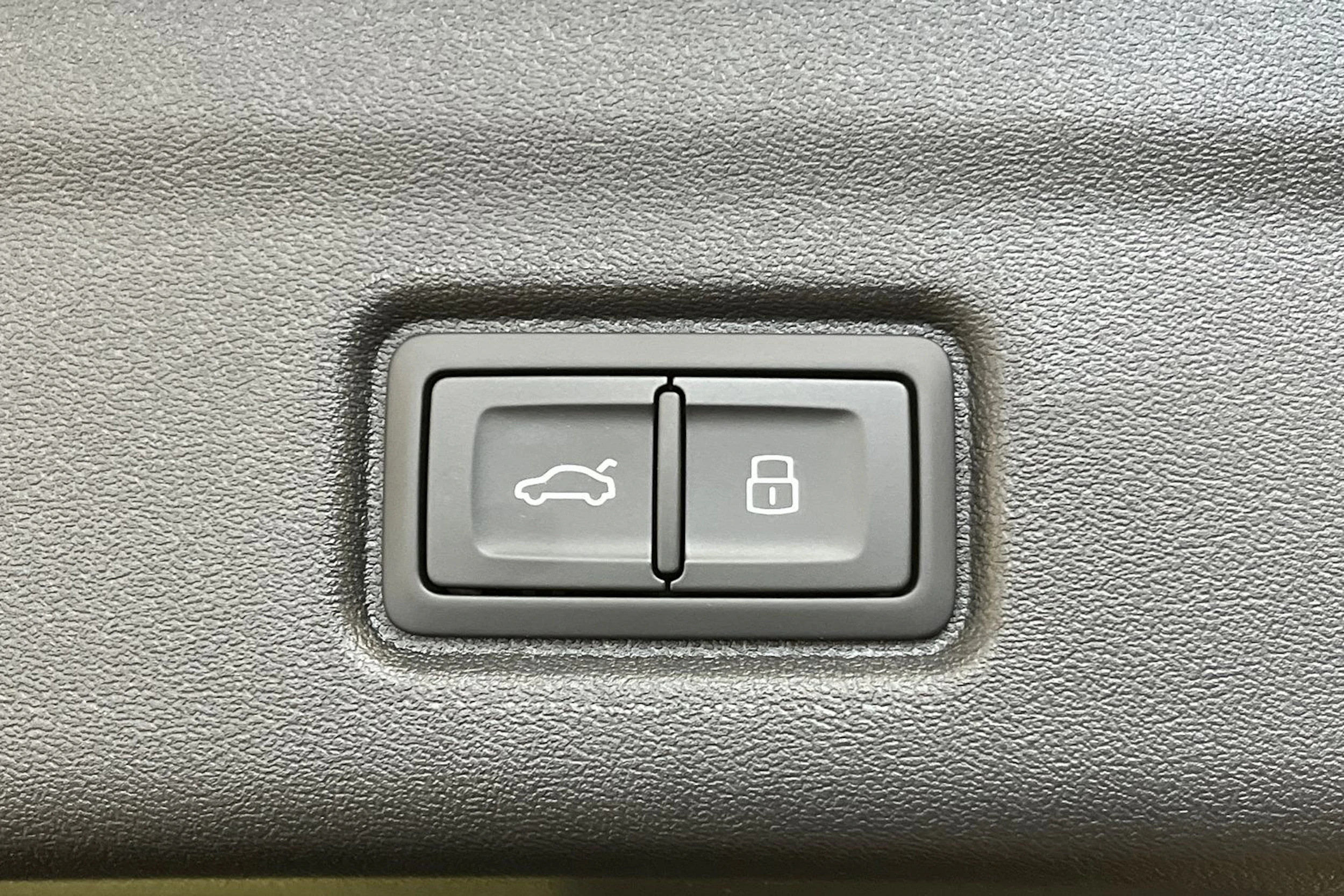 plasma sininen Audi Q6 e-tron 2026 kuva 14.
