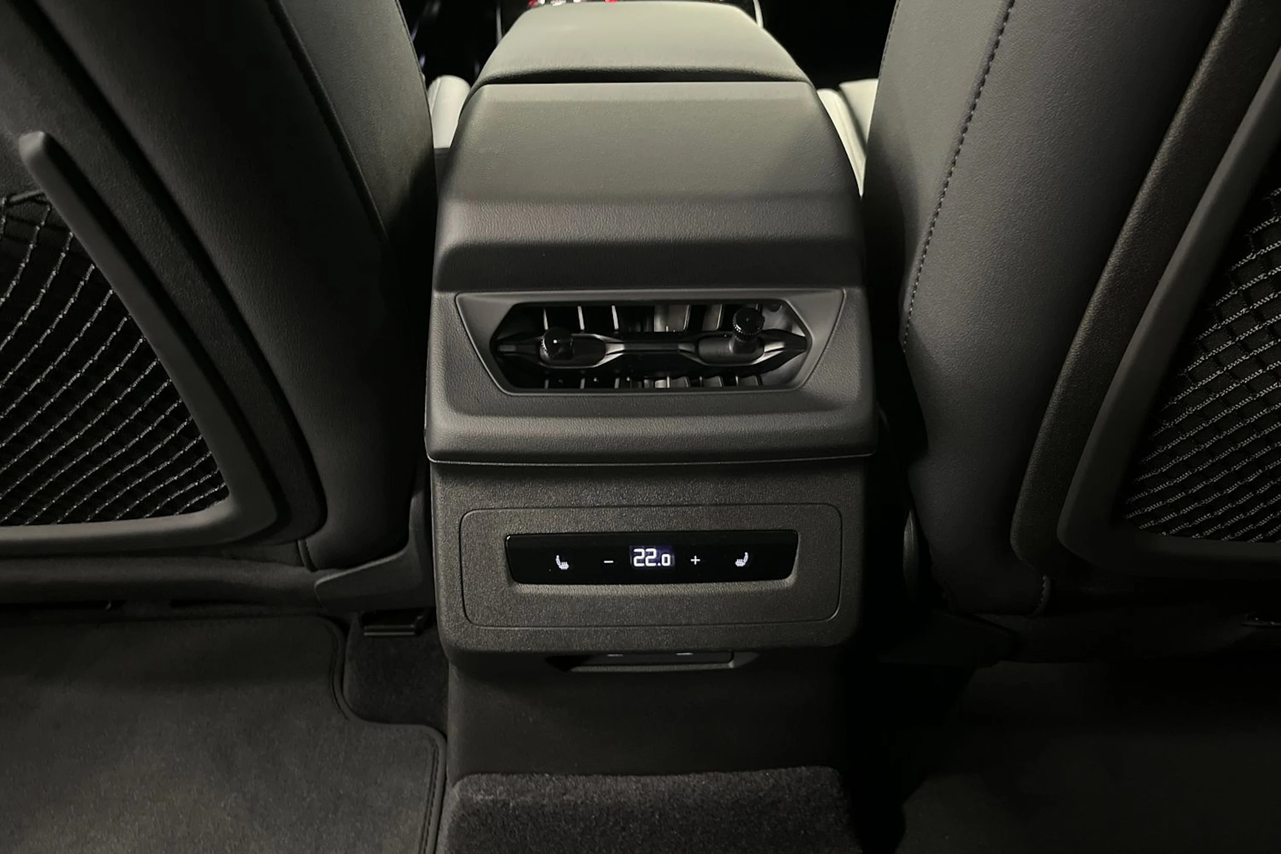 plasma sininen Audi Q6 e-tron 2026 kuva 16.
