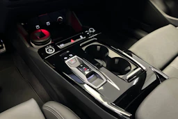 plasma sininen Audi Q6 e-tron 2026 kuva 19.