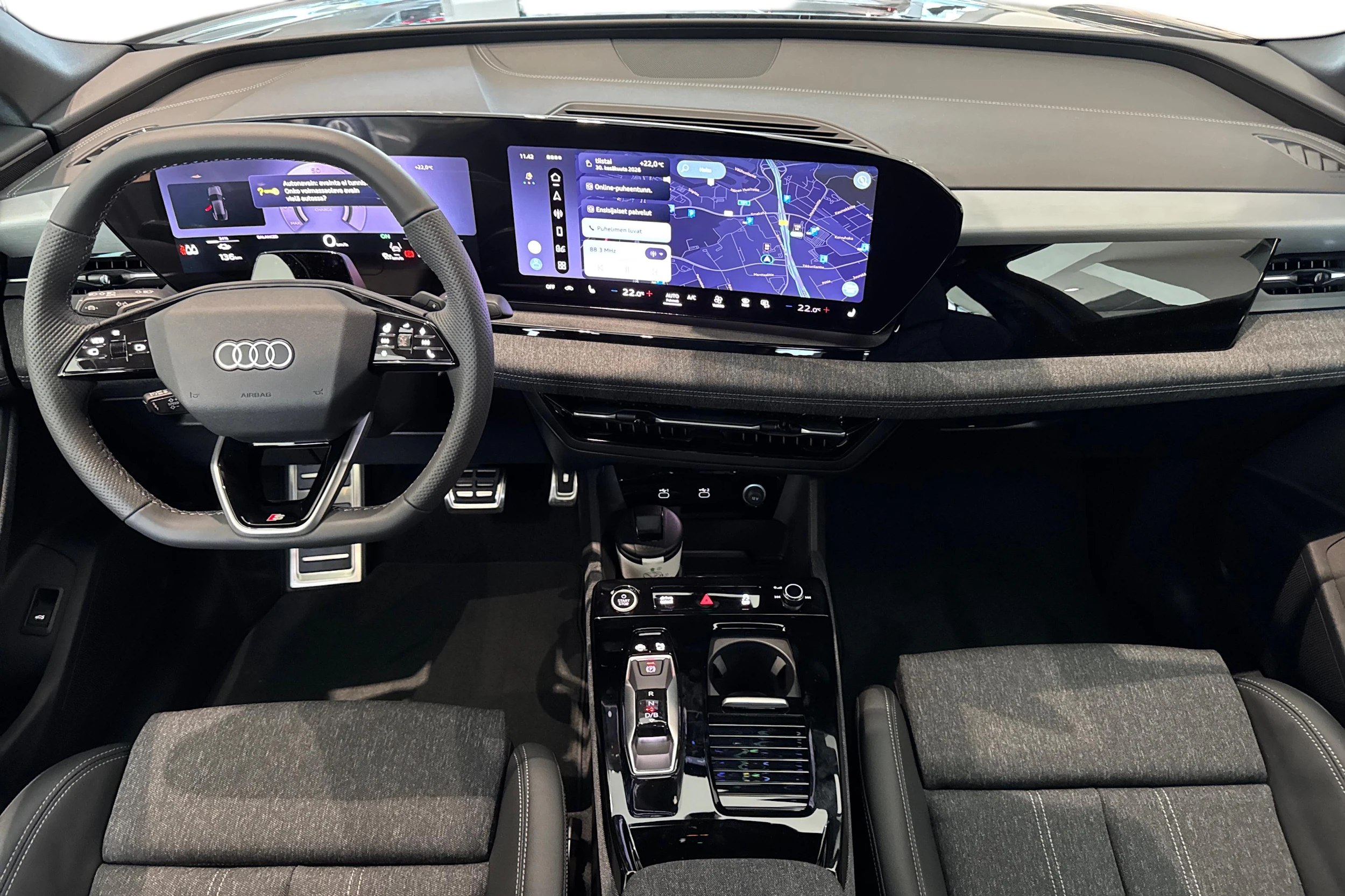 musta Audi Q6 e-tron 2026 kuva 7.