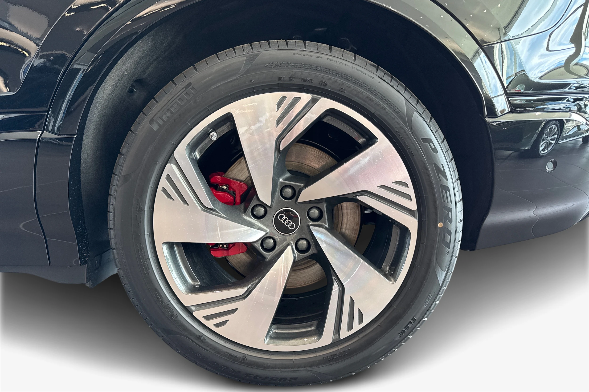 musta Audi Q6 e-tron 2026 kuva 9.