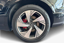 musta Audi Q6 e-tron 2026 kuva 9.