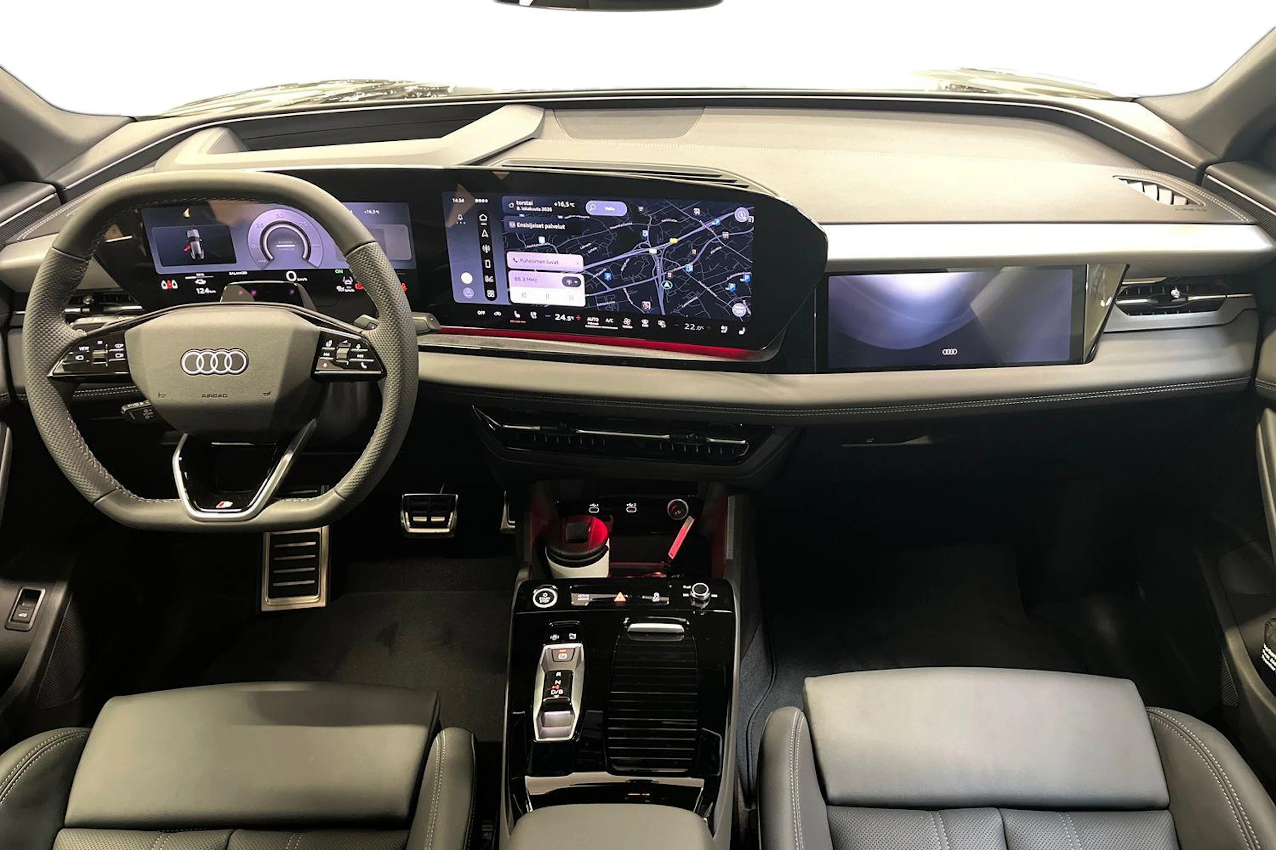 met. musta Audi Q6 e-tron 2026 kuva 7.