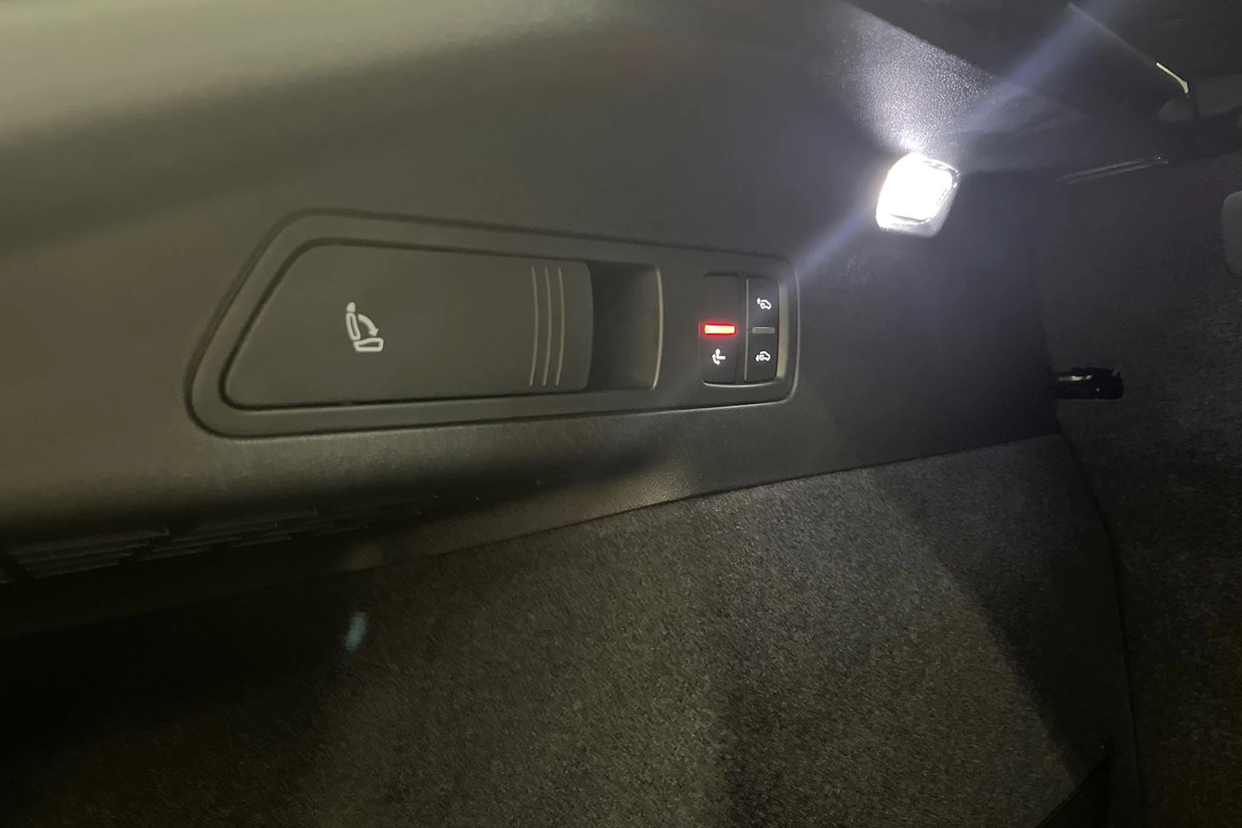 met. musta Audi Q6 e-tron 2026 kuva 12.