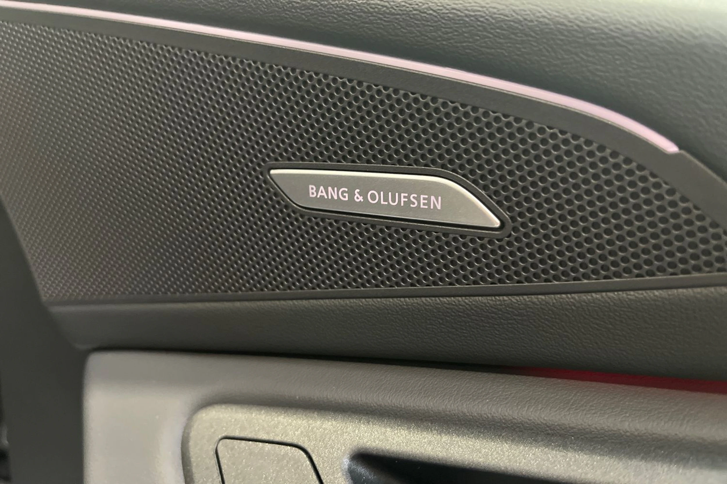 met. musta Audi Q6 e-tron 2026 kuva 14.
