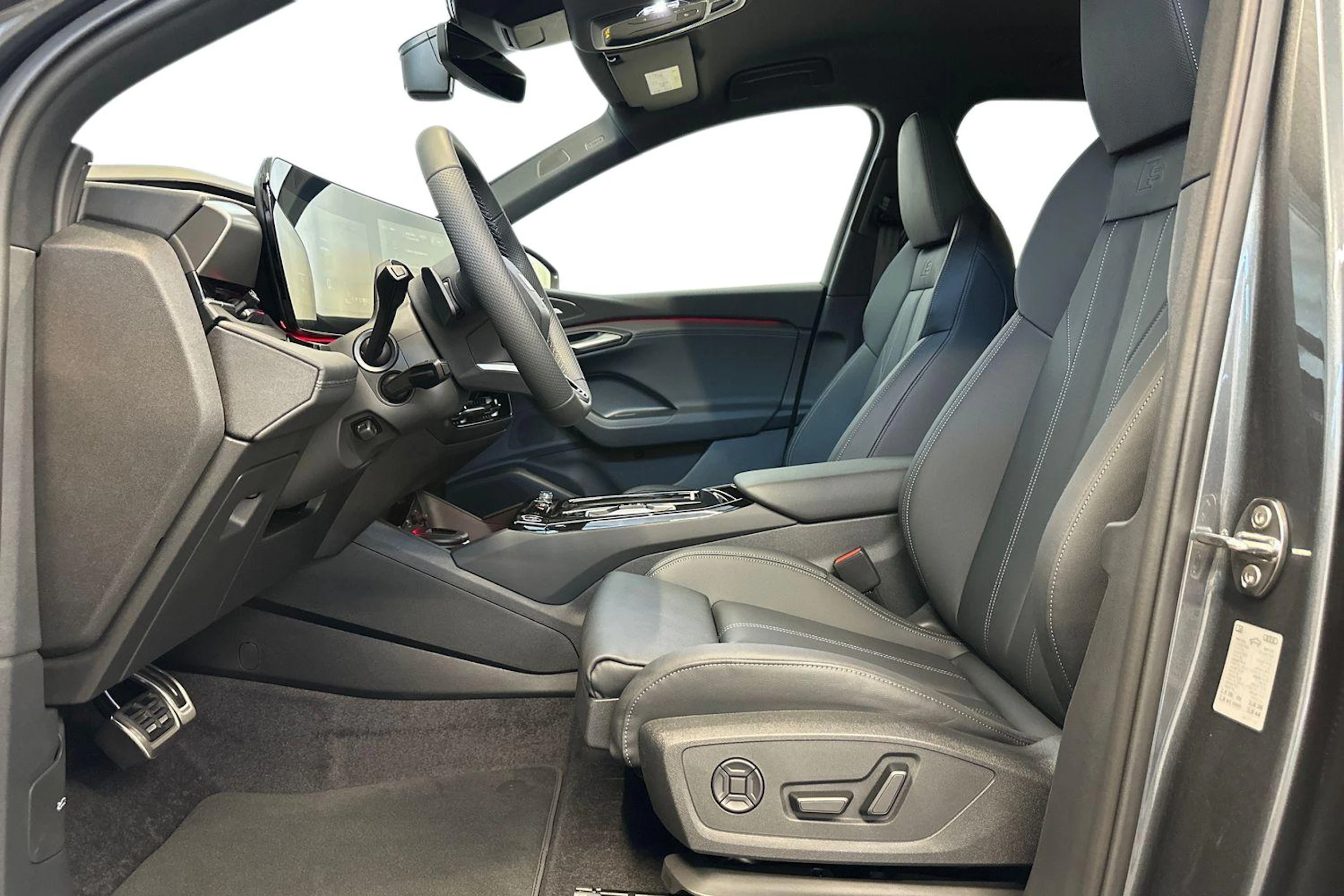 daytona harmaa Audi Q6 e-tron 2026 kuva 7.