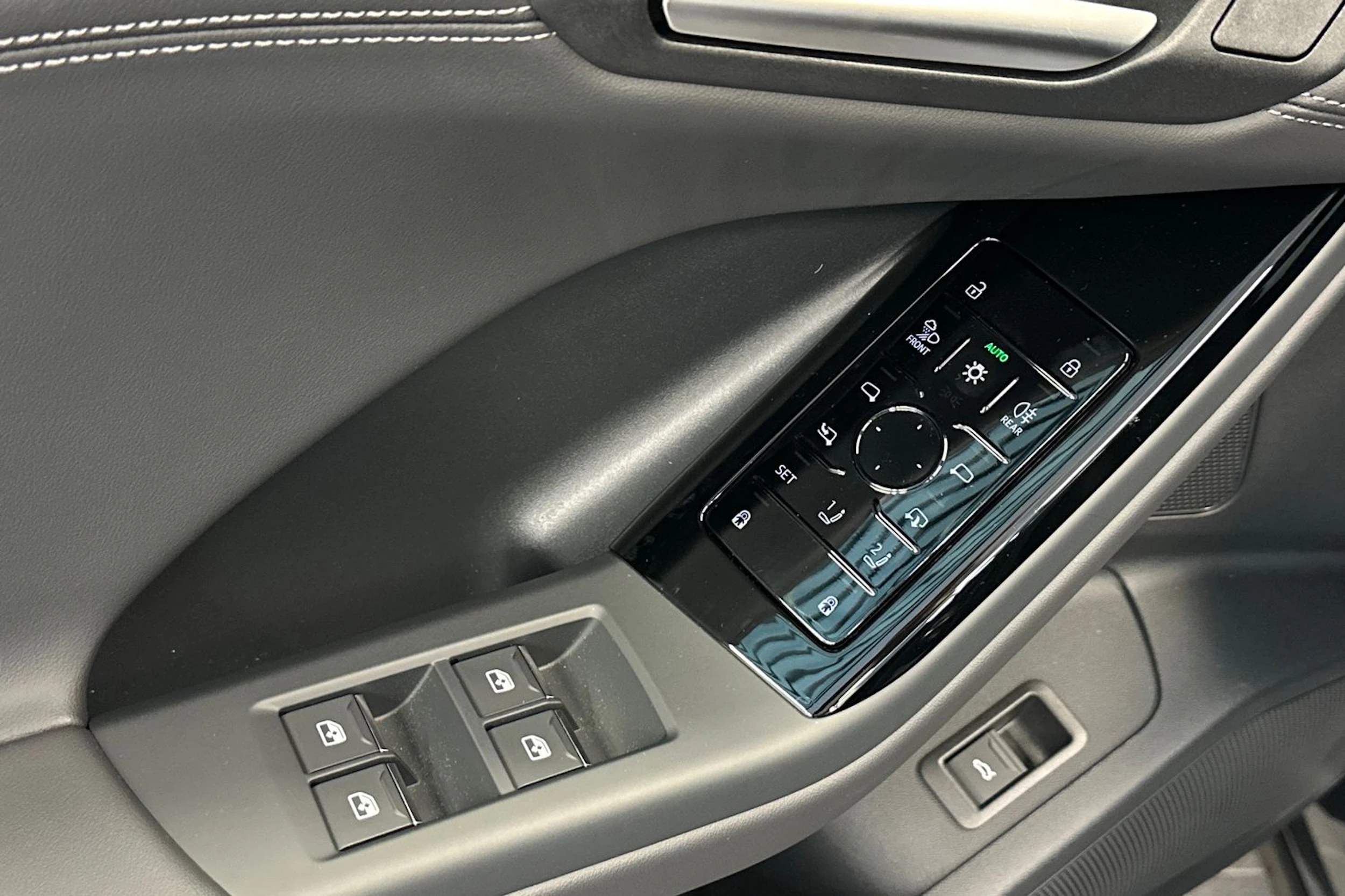daytona harmaa Audi Q6 e-tron 2026 kuva 16.