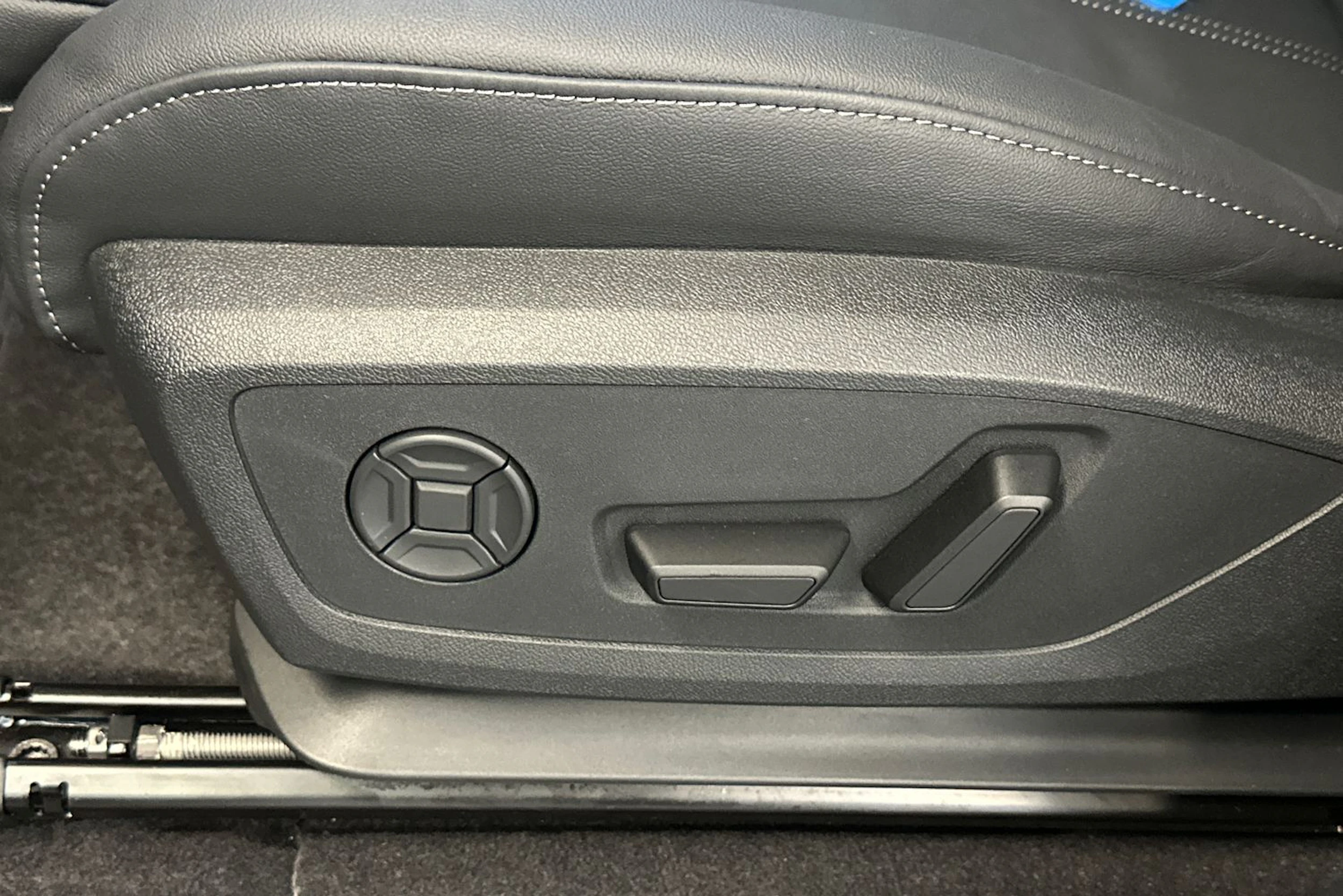daytona harmaa Audi Q6 e-tron 2026 kuva 17.