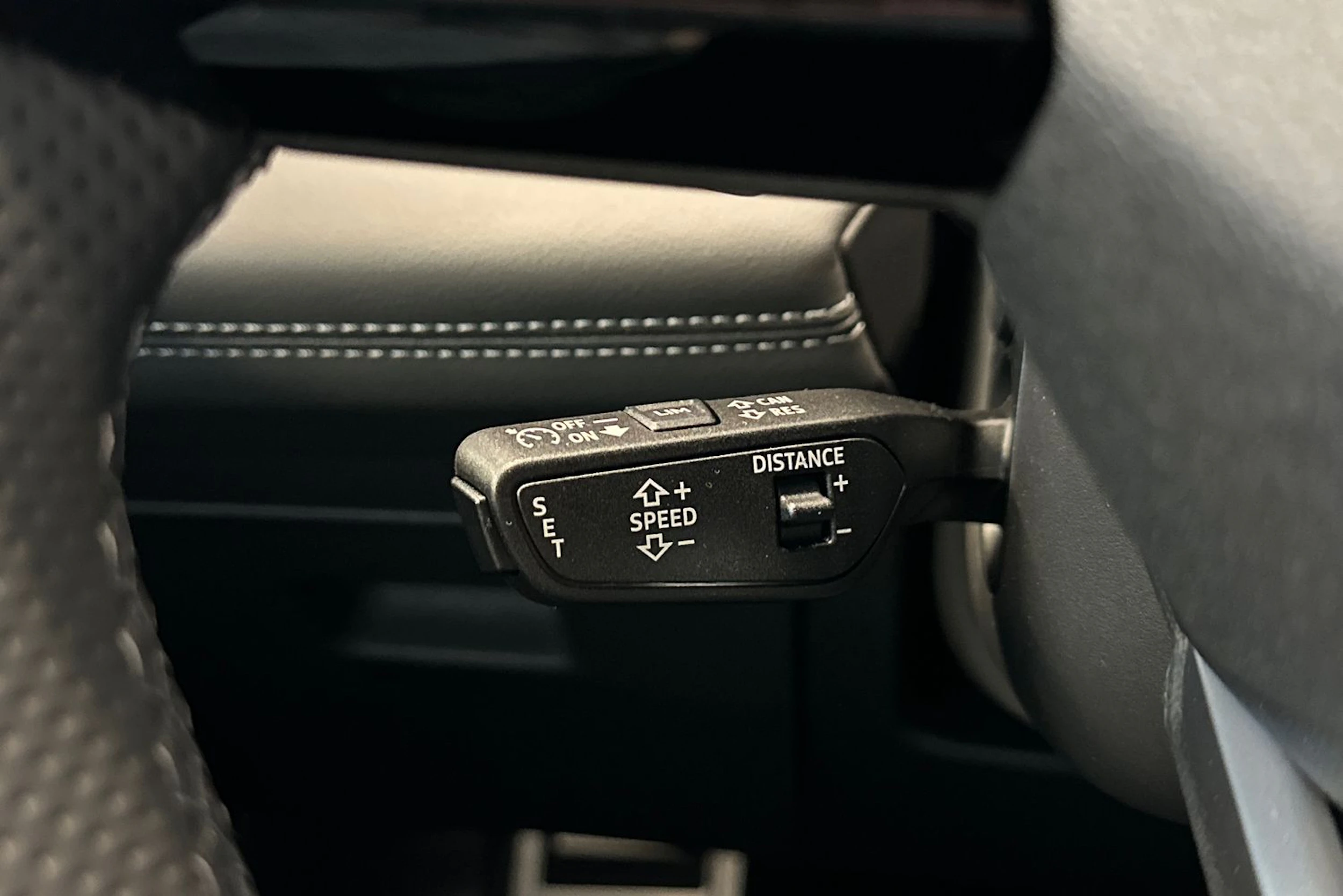 daytona harmaa Audi Q6 e-tron 2026 kuva 18.
