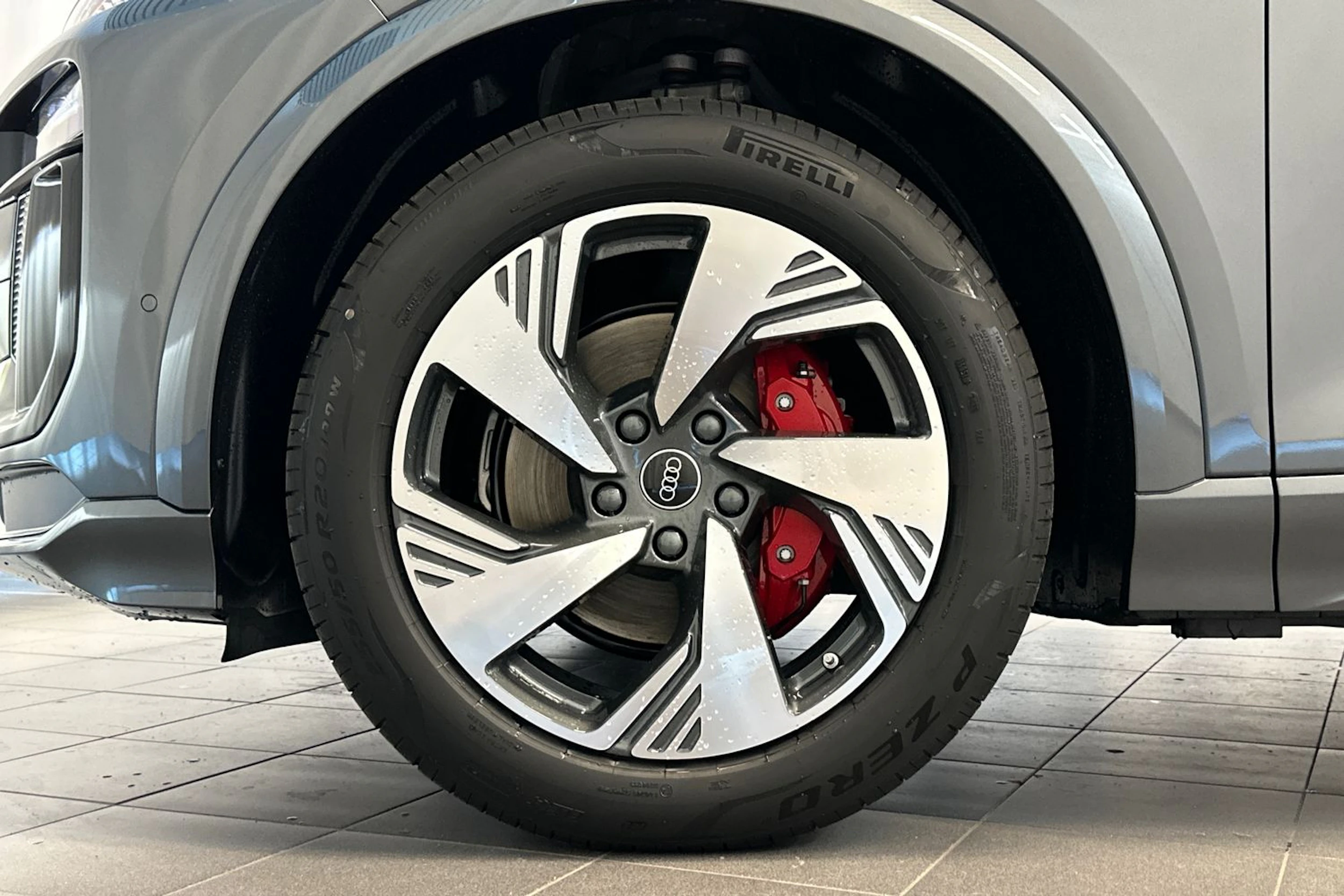 daytona harmaa Audi Q6 e-tron 2026 kuva 26.