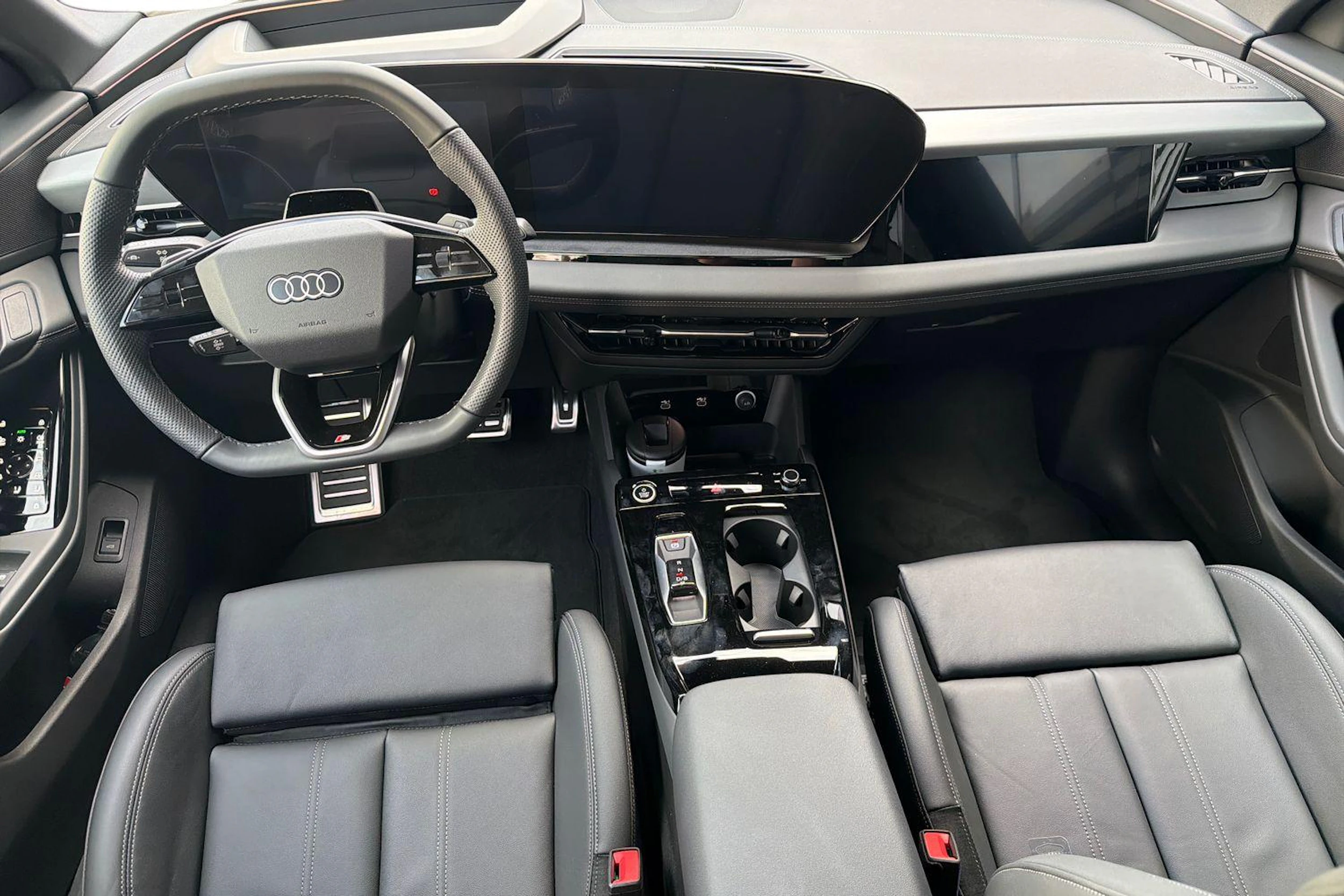 musta Audi Q6 e-tron 2026 kuva 7.