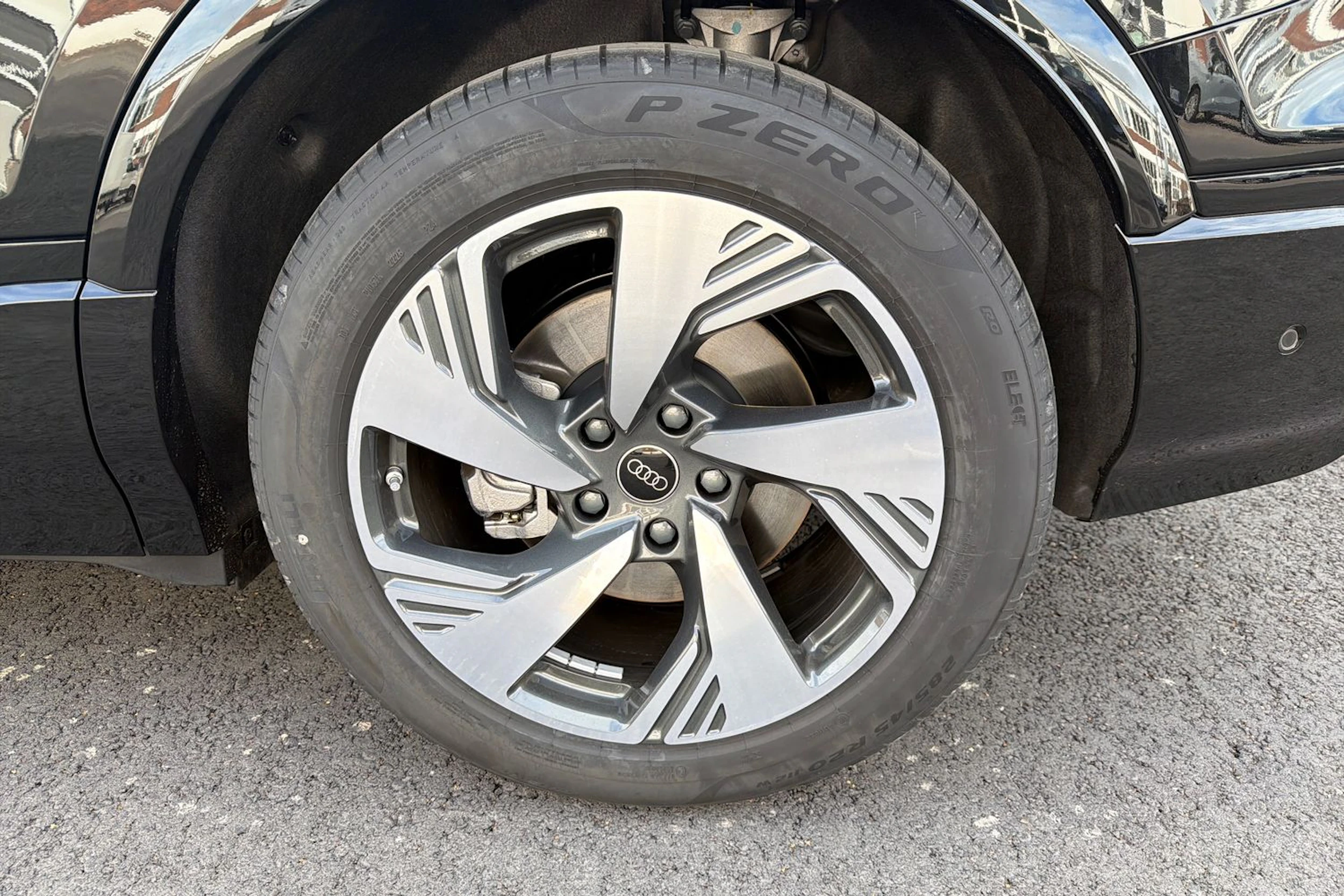 musta Audi Q6 e-tron 2026 kuva 10.