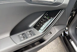 musta Audi Q6 e-tron 2026 kuva 11.