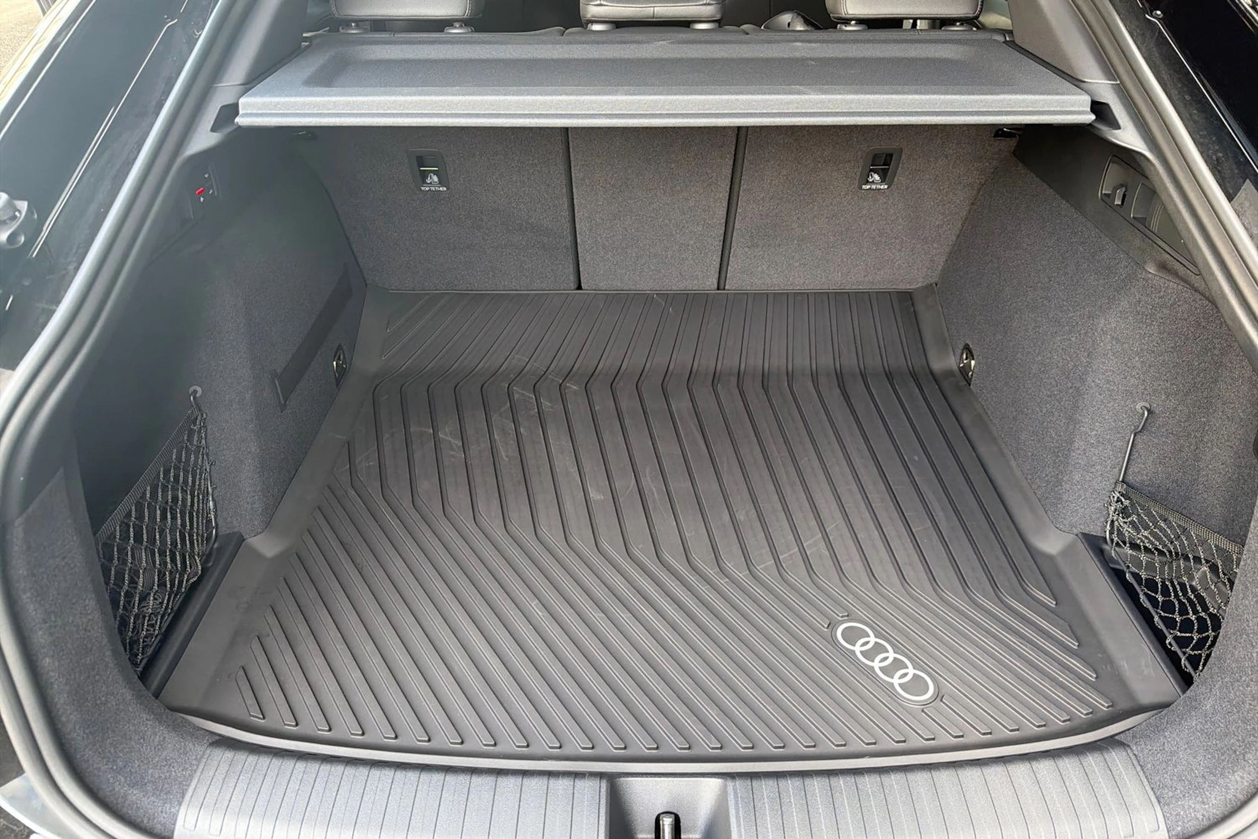 musta Audi Q6 e-tron 2026 kuva 15.