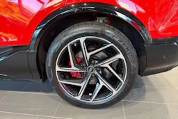punainen Audi Q6 e-tron 2026 kuva 10.