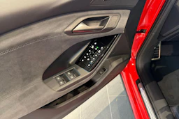 punainen Audi Q6 e-tron 2026 kuva 11.
