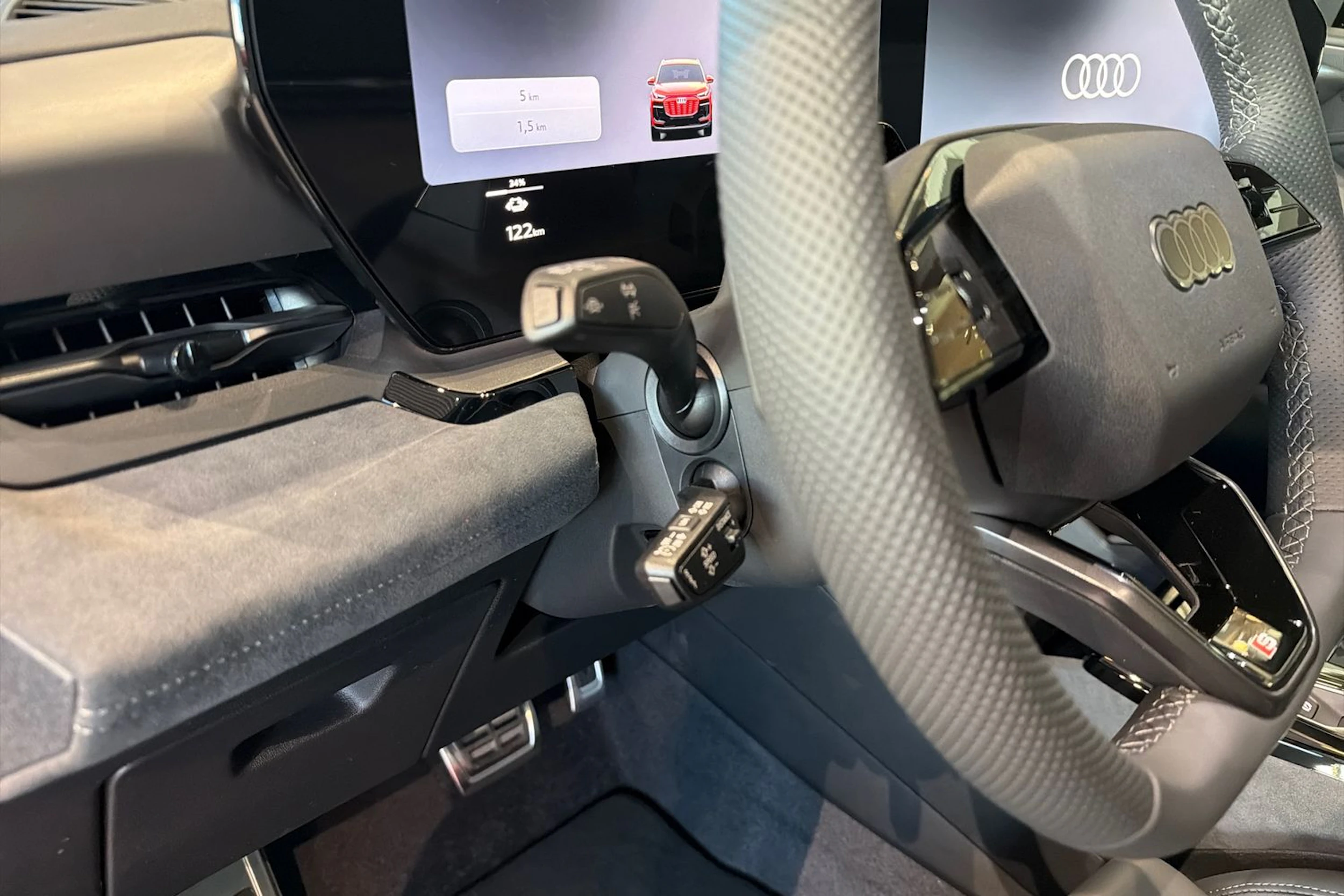 punainen Audi Q6 e-tron 2026 kuva 12.