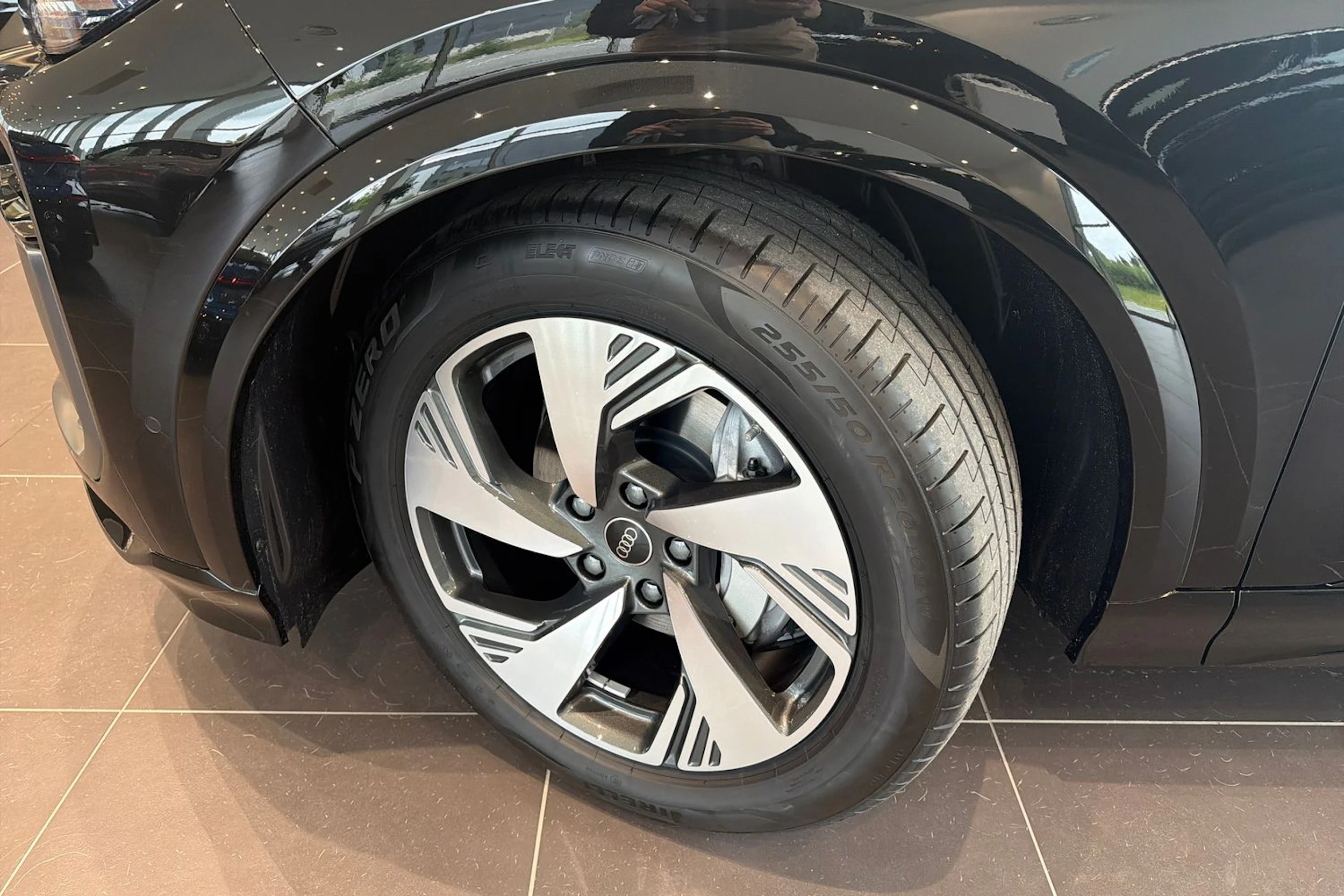 musta Audi Q6 e-tron 2026 kuva 10.