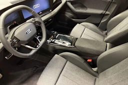 met. harmaa Audi Q6 e-tron 2026 kuva 6.