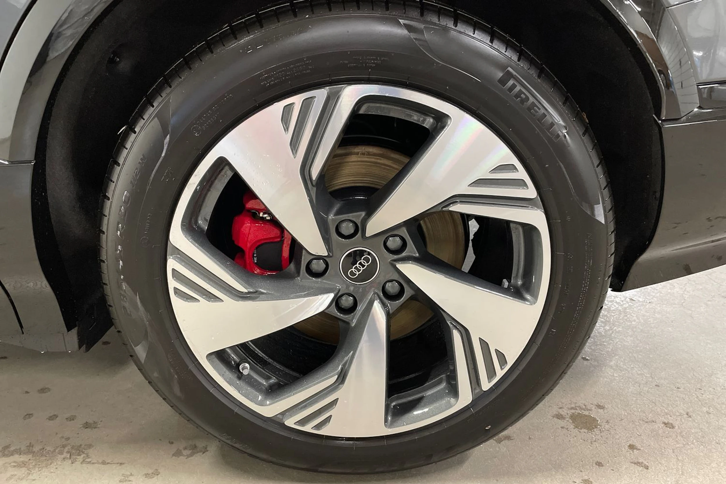 met. harmaa Audi Q6 e-tron 2026 kuva 10.