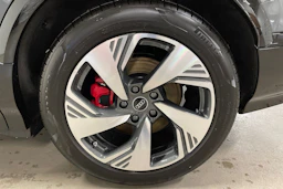 met. harmaa Audi Q6 e-tron 2026 kuva 10.