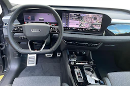 harmaa Audi Q6 e-tron 2026 kuva 7.